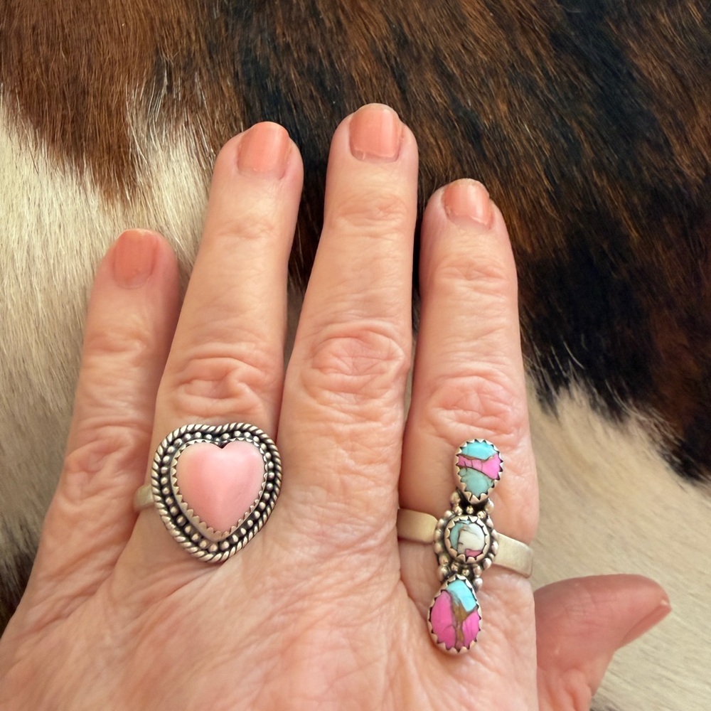 ❤️ Queen Pink Conch Heart Ring Sterling Silver Navajo Style ADJ Size 5 to 8.5 - Picture 4 of 15